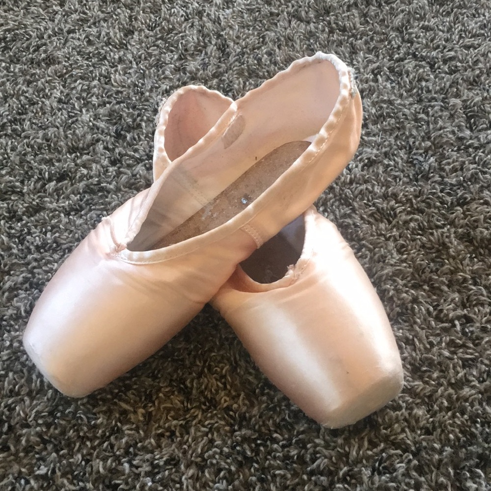 Capezio Contempora Pointe Shoes (decor)